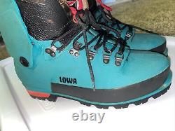 Lowa boots 8.5 Heavy Duty Mountain Climbing Boots Heavy Duty Professional